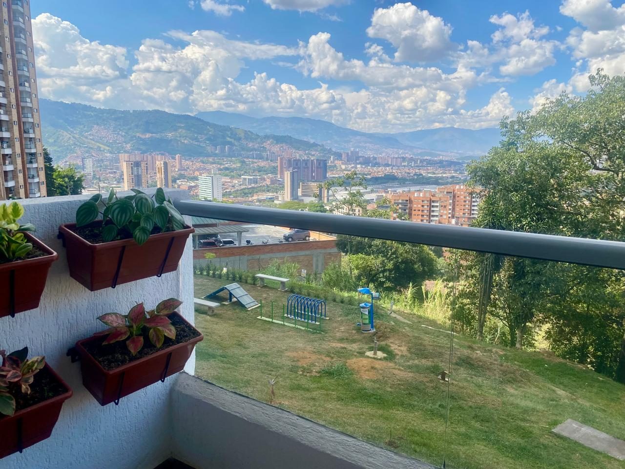 Habitación Linda Vista at CLAUDIA's homestay in Medellín