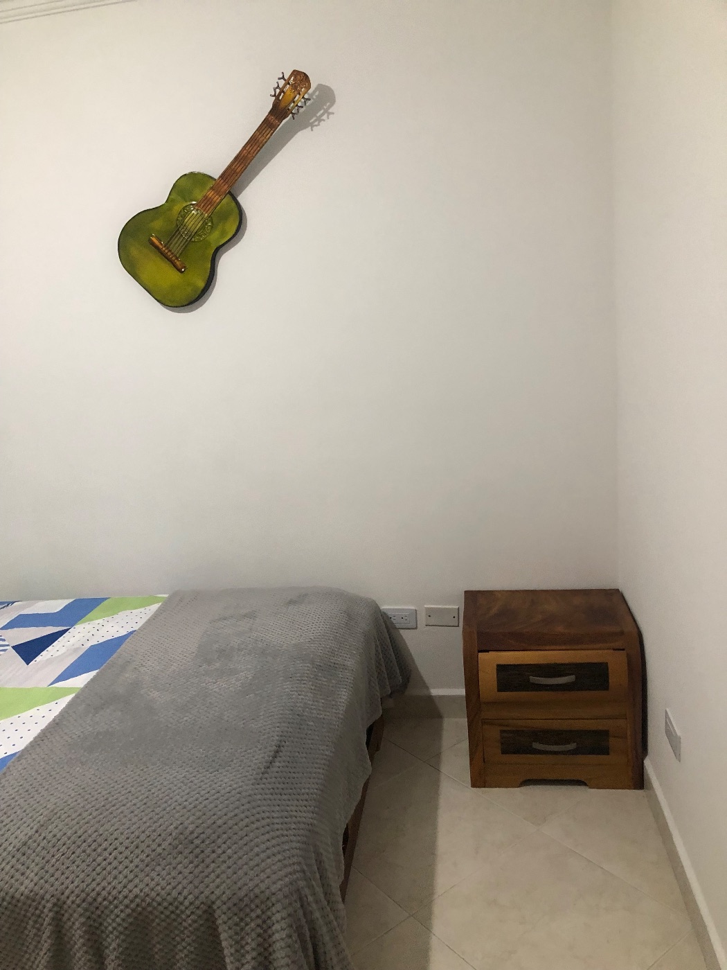 Habitación amoblada con linda vista en septimo piso con ascensor at Rocío's homestay in Medellín